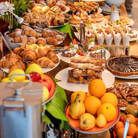 Domino & فندق ليدو دي يسولو