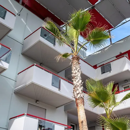 Domino & Hotel