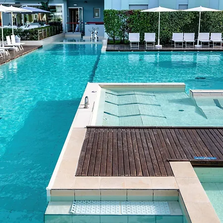Domino & Hotel 3*